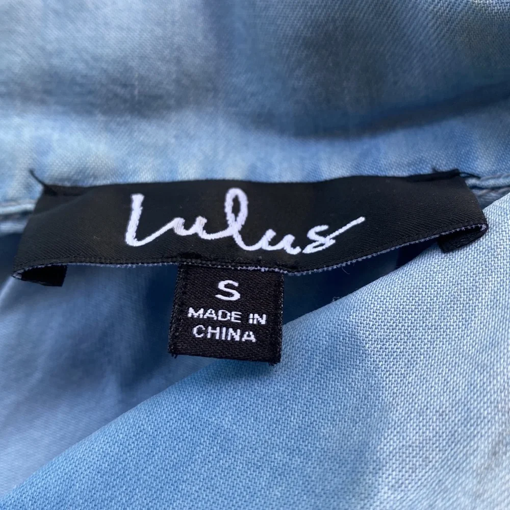 Lulu’s beautiful blue short dress w/ buttons & tie. So pretty and flattering - Picture 6 of 10